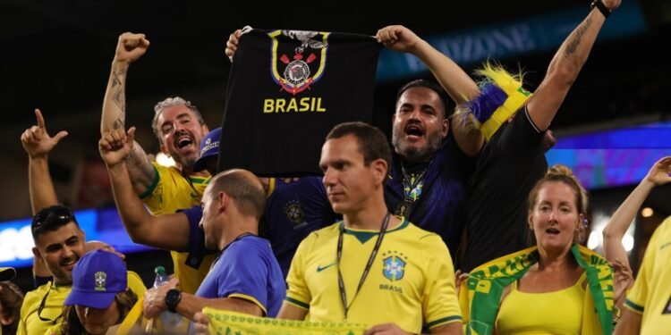 Brasil y México avanzan invictos a los dieciseisavos del Mundial