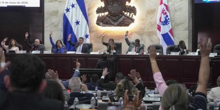 Condenados por violencia doméstica no podrán tramitar licencia de conducir, optar a cargos públicos ni portar armas en Honduras
