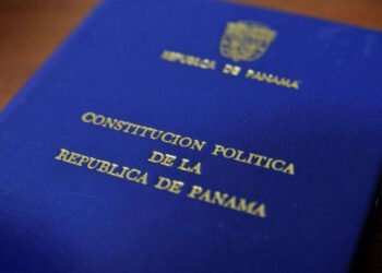 Presidente panameño promueve una nueva Constitución y espera su sucesor jure ante ella