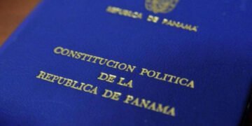 Presidente panameño promueve una nueva Constitución y espera su sucesor jure ante ella