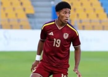 Venezuela busca a siete futbolistas juveniles desaparecidos tras los terremotos que devastaron La Guaira