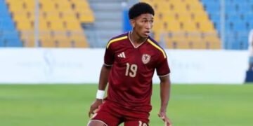 Venezuela busca a siete futbolistas juveniles desaparecidos tras los terremotos que devastaron La Guaira