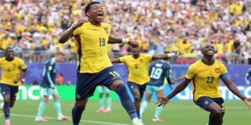 Ecuador avanza y España define hoy el liderato de grupo