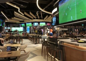 Bares, hoteles y restaurantes en Honduras enfrentan multas de hasta 112,000 dólares por transmitir el Mundial sin permiso
