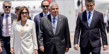 Presidente de Panamá llega a Grecia a promover nversiones marítimas