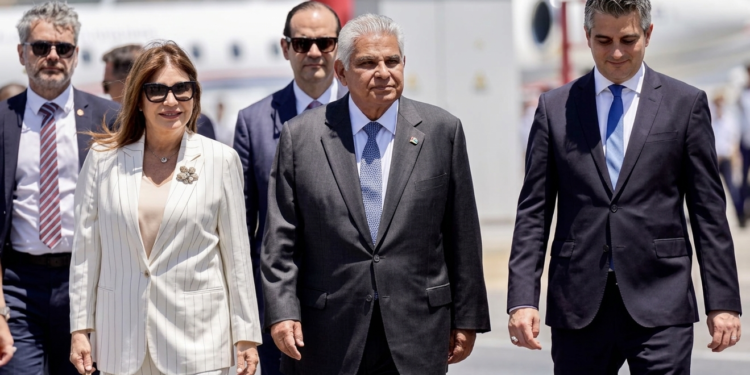 Presidente de Panamá llega a Grecia a promover nversiones marítimas