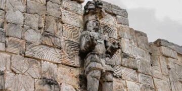 Descubren en Guatemala salón maya donde gobernaban a la vista pública