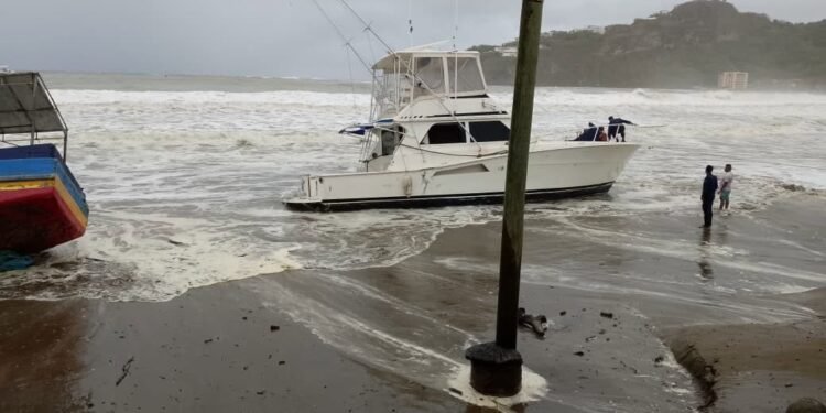 Depresión tropical deja daños en el Pacífico de Nicaragua mientras avanza por Centroamérica
