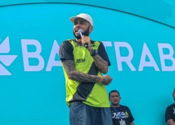 La exestrella del Barcelona, Dani Alves, visita Guatemala para participar en actividades deportivas y religiosas