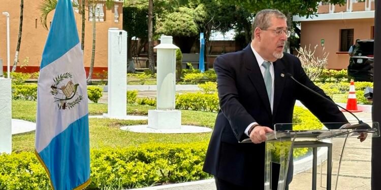 Presidente de Guatemala destaca coordinación con EE UU para combatir narcotráfico y crimen organizado