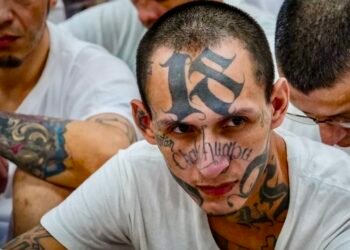 Fiscalía de El Salvador acusa a 563 cabecillas de la pandilla Barrio 18 por más de 14,000 delitos
