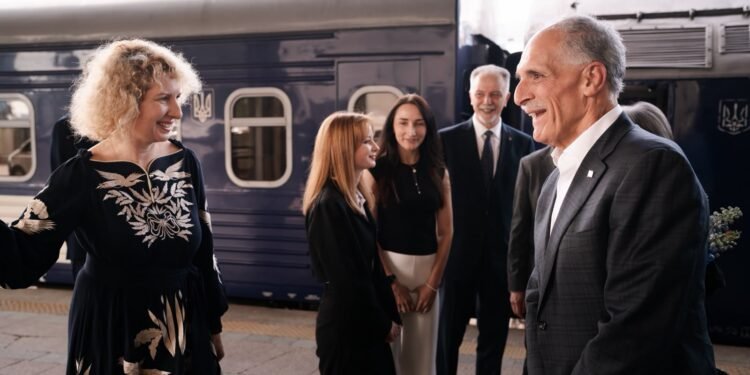 Mandatario hondureño llega a Ucrania para reunión bilateral con Volodímir Zelenski