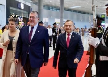 Presidentes de Guatemala y Honduras y vicepresidente de El Salvador llegan a Panamá para agenda del Bicentenario del Congreso Anfictiónico