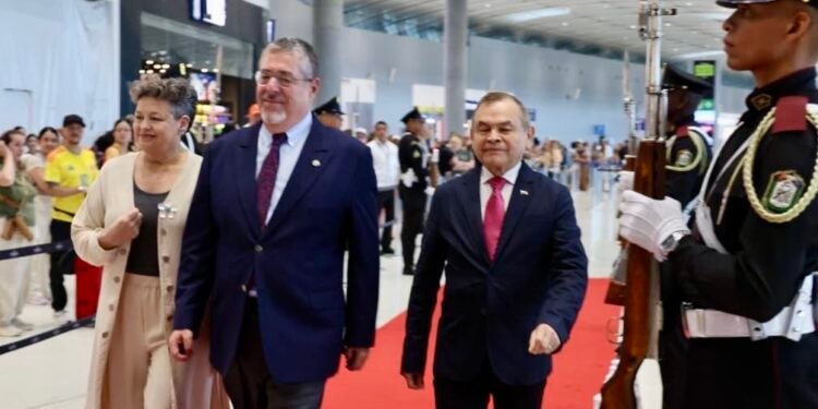 Presidentes de Guatemala y Honduras y vicepresidente de El Salvador llegan a Panamá para agenda del Bicentenario del Congreso Anfictiónico