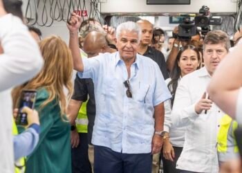 Presidente Mulino recorre Línea 3 del Metro de Panamá durante pruebas del nuevo monorriel
