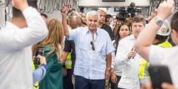 Presidente Mulino recorre Línea 3 del Metro de Panamá durante pruebas del nuevo monorriel