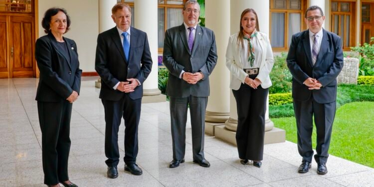 Presidentes de los poderes del Estado de Guatemala acuerdan coordinación para fortalecer instituciones y combatir la corrupción