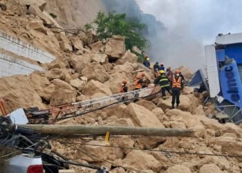 Presidente de Honduras agradece a equipos de rescate tras derrumbe en Tegucigalpa