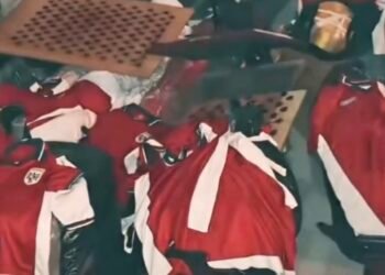Desmantelan taller clandestino de camisetas falsificadas de la selección de Panamá y detienen a 12 personas