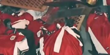 Desmantelan taller clandestino de camisetas falsificadas de la selección de Panamá y detienen a 12 personas