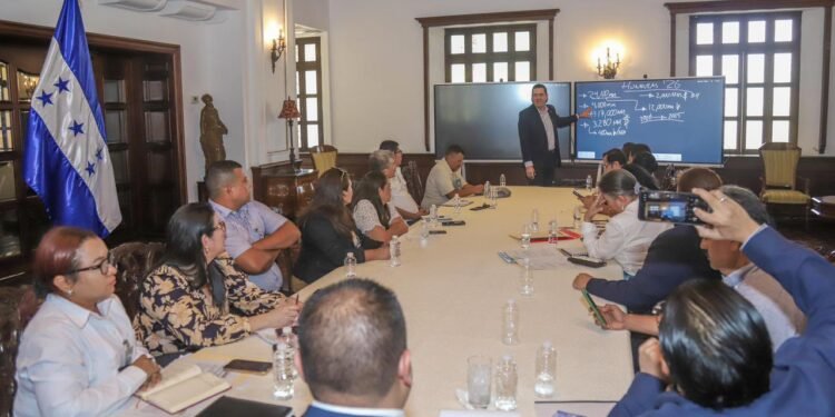 Gobierno de Honduras dice que aumento salarial docente está garantizado en medio de paros en escuelas