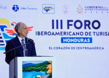 Presidente de Honduras destaca inversión y turismo como motores del crecimiento económico en foro internacional