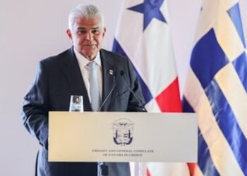 Mandatario de Panamá promueve el Registro de Naves ante armadores griegos para fortalecer la bandera marítima