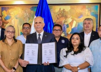 Gobierno de Honduras acuerda pagos y diálogo con maestros y médicos para resolver conflictos laborales