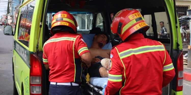 Motín en cárcel de Guatemala deja un recluso muerto y un adolescente herido de bala