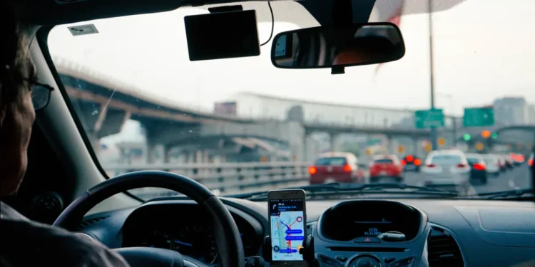 Presidente del Congreso de Honduras convoca a plataformas de transporte y taxis a diálogo sobre regulación