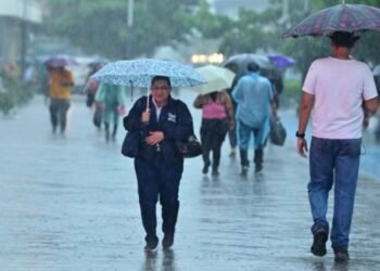 El Salvador suspende clases presenciales por la tormenta tropical Cristina y mantiene alerta naranja