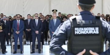Presidente de Honduras reafirma apoyo a la Policía Nacional y promete más equipamiento y capacitación
