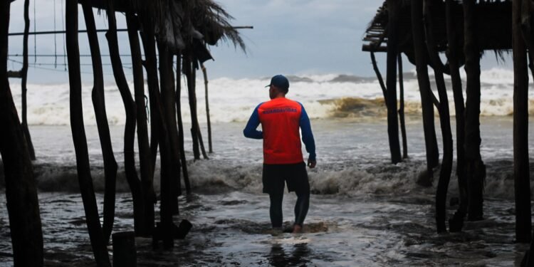 Tormenta Cristina deja evacuados, inundaciones y derrumbes en Centroamérica