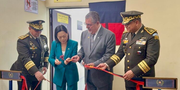 Taiwán dona equipo digital de rayos X al Ejército de Guatemala para fortalecer atención médica
