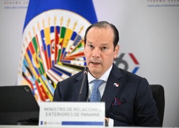 Canciller panameño exige a China que respete la Constitución y la democracia de Panamá