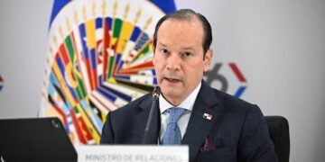 Canciller panameño exige a China que respete la Constitución y la democracia de Panamá