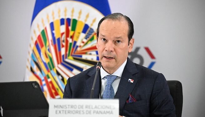 Canciller panameño exige a China que respete la Constitución y la democracia de Panamá