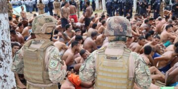 Autoridades panameñas decomisan armas, 239 celulares y antenas Starlink en penal La Joyita