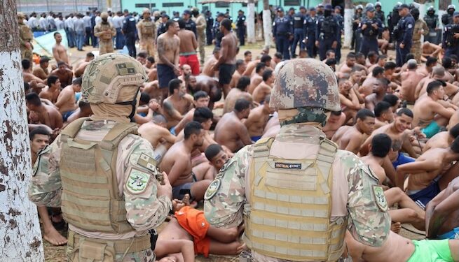 Autoridades panameñas decomisan armas, 239 celulares y antenas Starlink en penal La Joyita