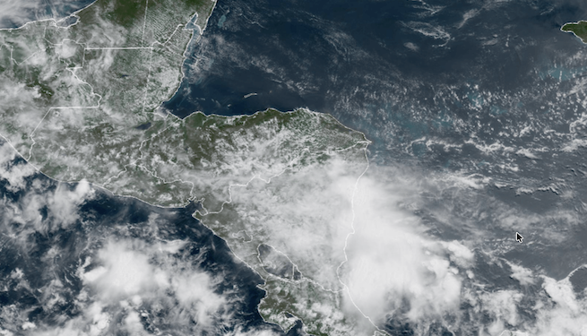 Baja presión amenaza con lluvias intensas en Centroamérica el fin de semana
