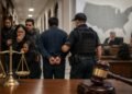 Juez prohíbe que ICE detenga inmigrantes en tribunales de todo Estados Unidos