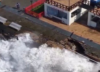 Fuerte oleaje causa inundaciones y daños en costas centroamericanas 