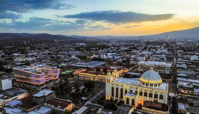 Economía salvadoreña creció 4.8 % en primer trimestre de 2026