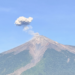Guatemala refuerza restricciones por riesgos en volcán de Fuego