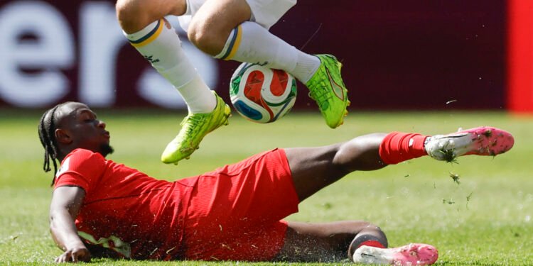 A Canadá se le atora el gol ante Bosnia y Herzegovina y empatan 1-1