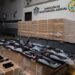 Incautan 500 fusiles automáticos y piezas para ensamblar armas en Aeropuerto de Panamá
