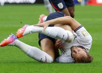 A Inglaterra se le atraganta Ghana y Kane se estrella contra una defensa entregada a recatar un punto