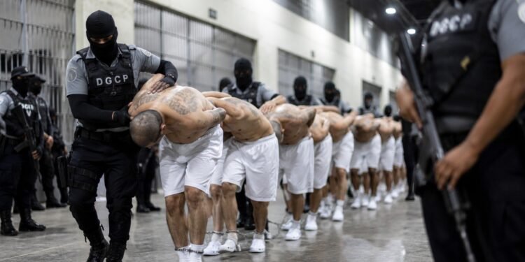El Salvador y Nicaragua encabezan las alertas por tortura en Centroamérica, según índice global