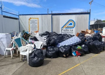 Decomisan 129 toneladas de ilícitos y basura en dormitorios de prisioneros en Costa Rica