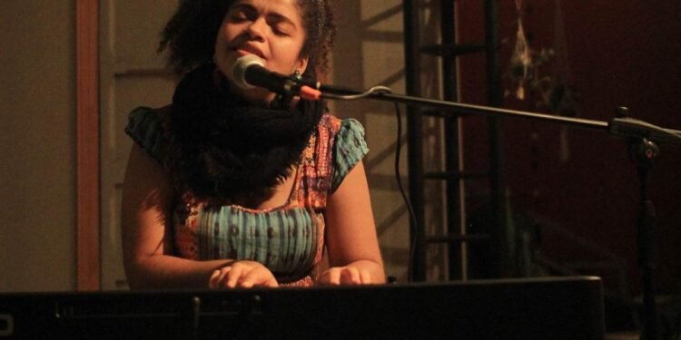 De la soledad del exilio a a Netflix: cantante nicaragüense Ceshia Ubau suma un nuevo hito en su carrera musical